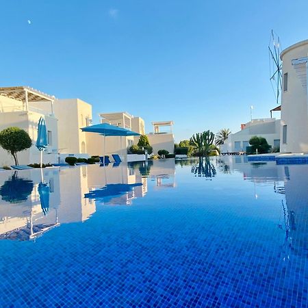 Wavebreeze Villas Пафос Екстер'єр фото